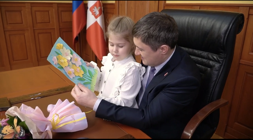 Дмитрий Махонин опубликовал трогательное видеопоздравление для женщин Пермского края