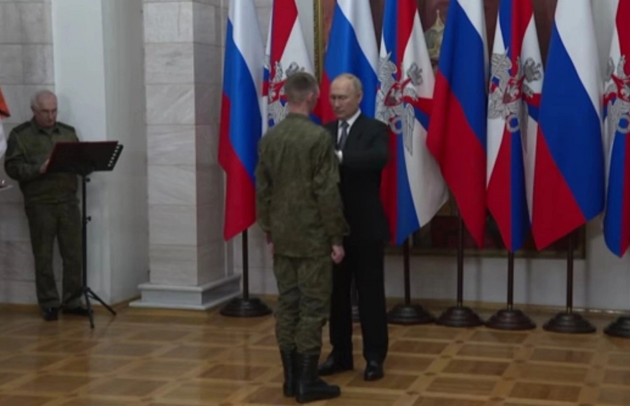 Медаль за мужество вручил Владимир Путин младшему сержанту из Прикамья