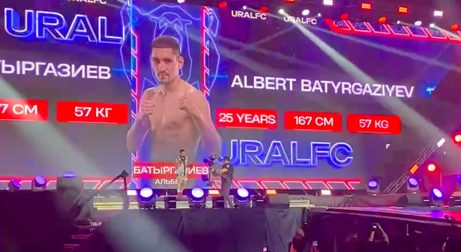 Олимпийский чемпион Альберт Батыргазиев в Перми одержал 10-ю победу в профессиональном боксе 