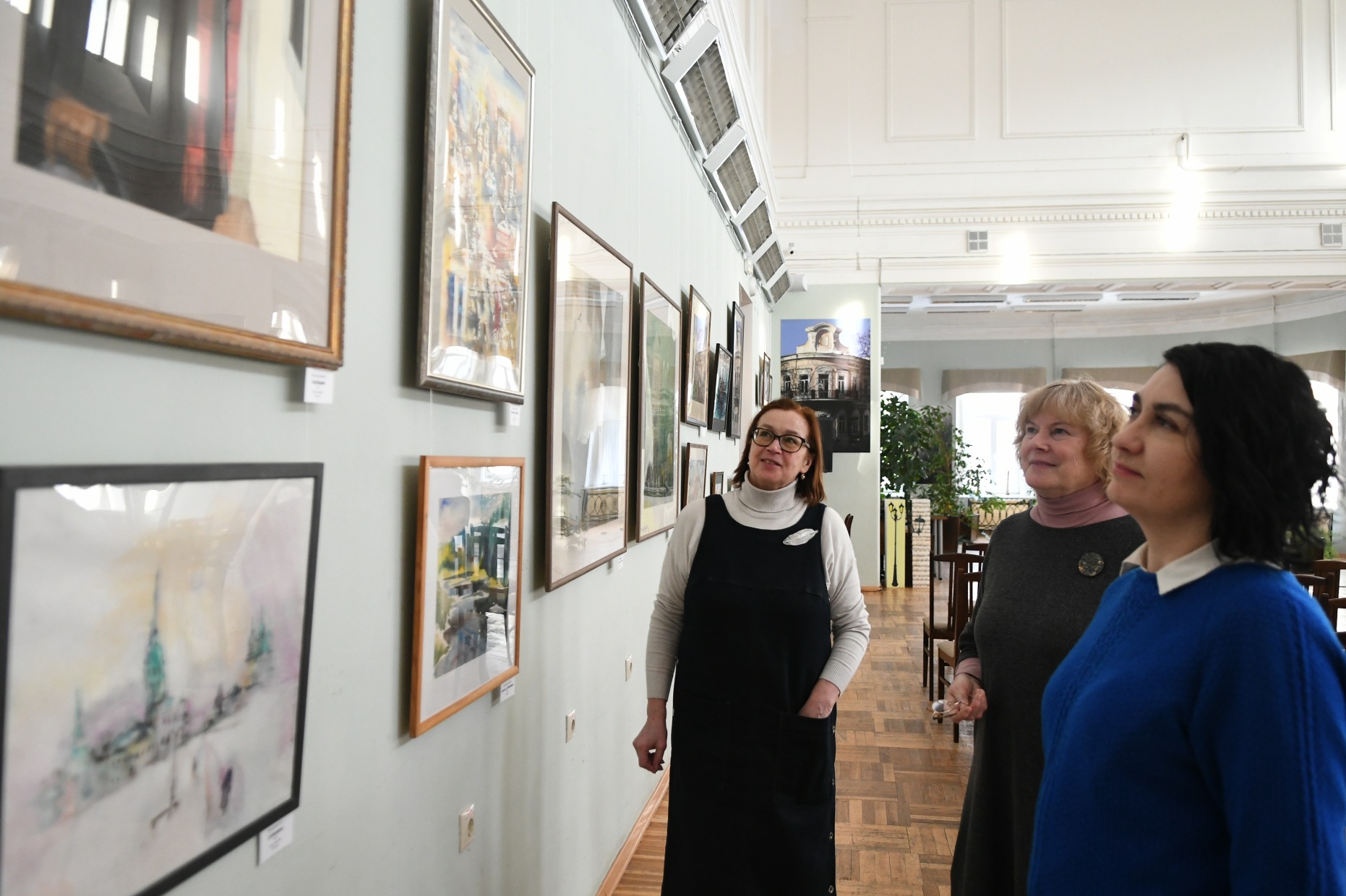 В Пушкинке открылась выставка картин двадцати пермских художников 