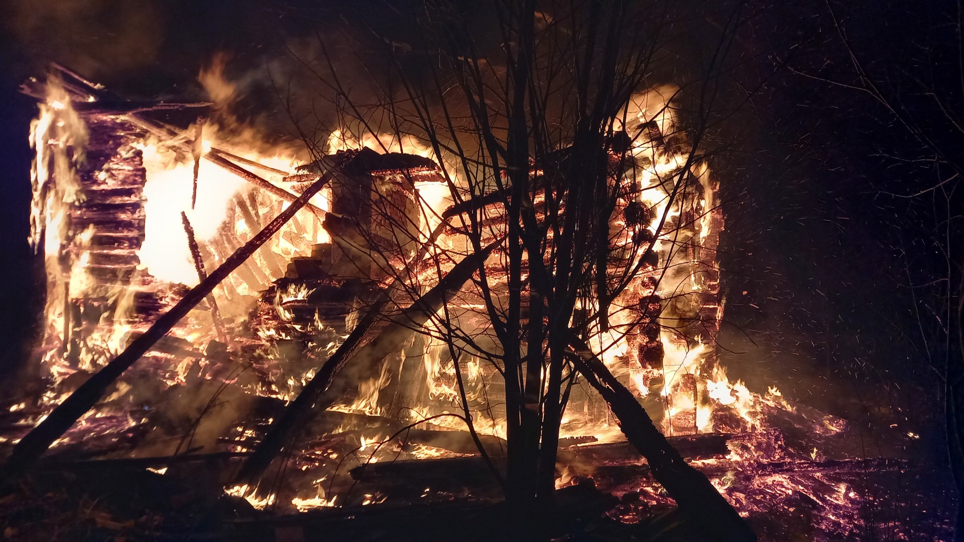 В Кизеле при пожаре в частном доме погиб мужчина 
