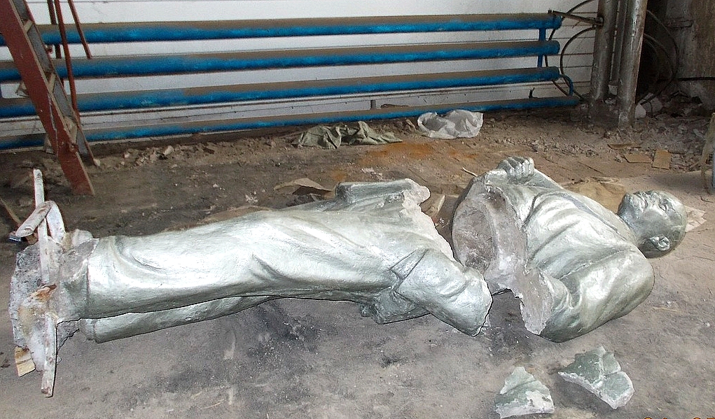 На вокзале Кунгура установят бюст рухнувшего памятника Ленину