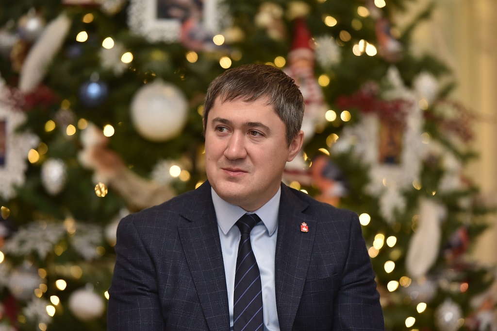 Губернатор Пермского края Дмитрий Махонин поздравил жителей с Новым годом 