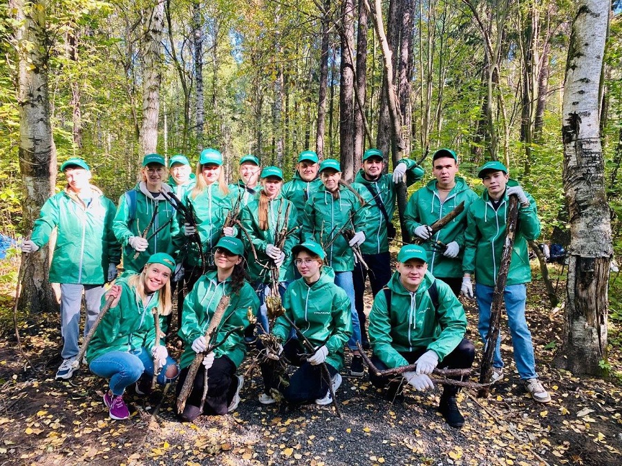  Рабочая молодёжь помогла расчистить Черняевский лес 