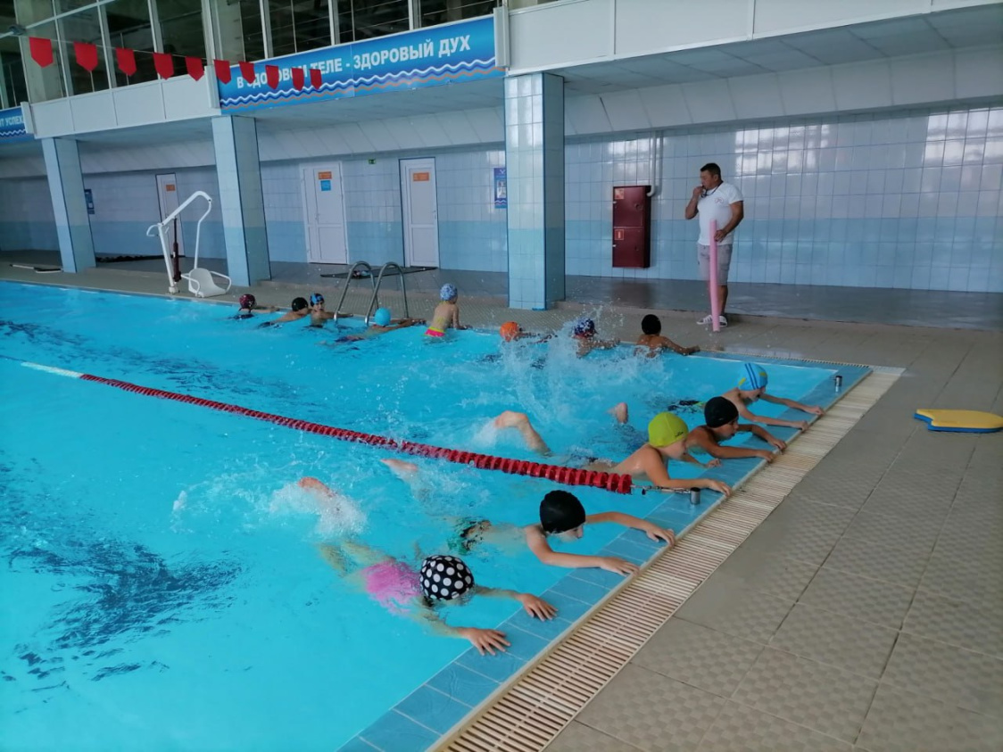 В Прикамье в 2024 году плавать научат 2,8 тысячи школьников 
