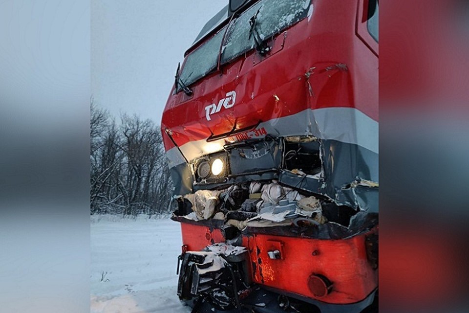 Пассажирский поезд «Адлер — Пермь» столкнулся с тепловозом 