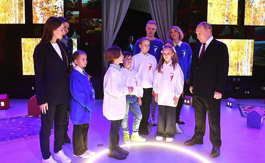 Президент Владимир Путин посетил выставку «Россия» на ВДНХ