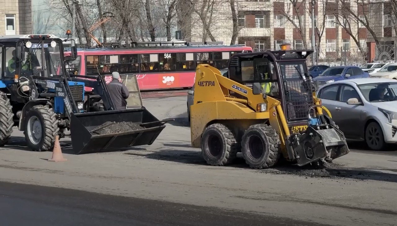 В центре Перми приступили к ямочному ремонту дорог 