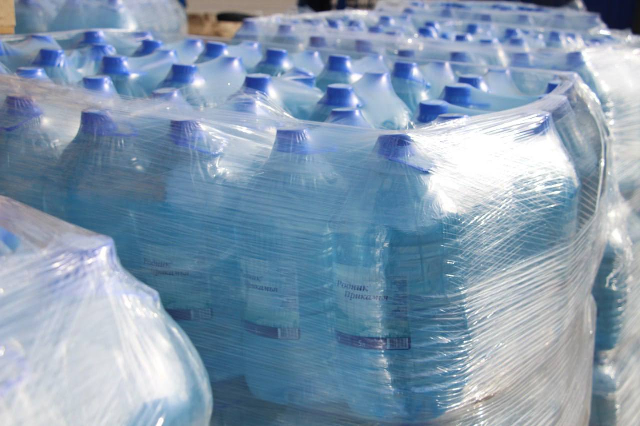 Из Перми жителям Орска, пострадавшим от наводнения, отправили 14 тонн питьевой воды