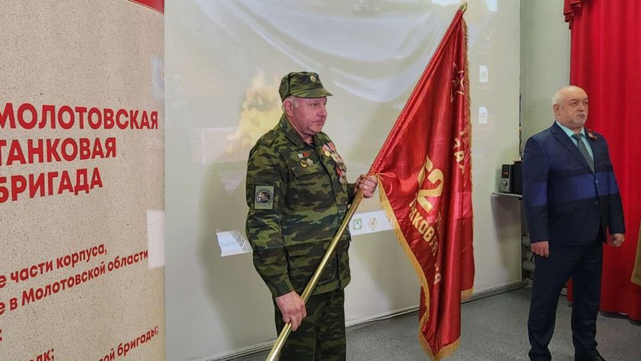 Лысьвенскому музею передали копию знамени 62-й гвардейской танковой бригады