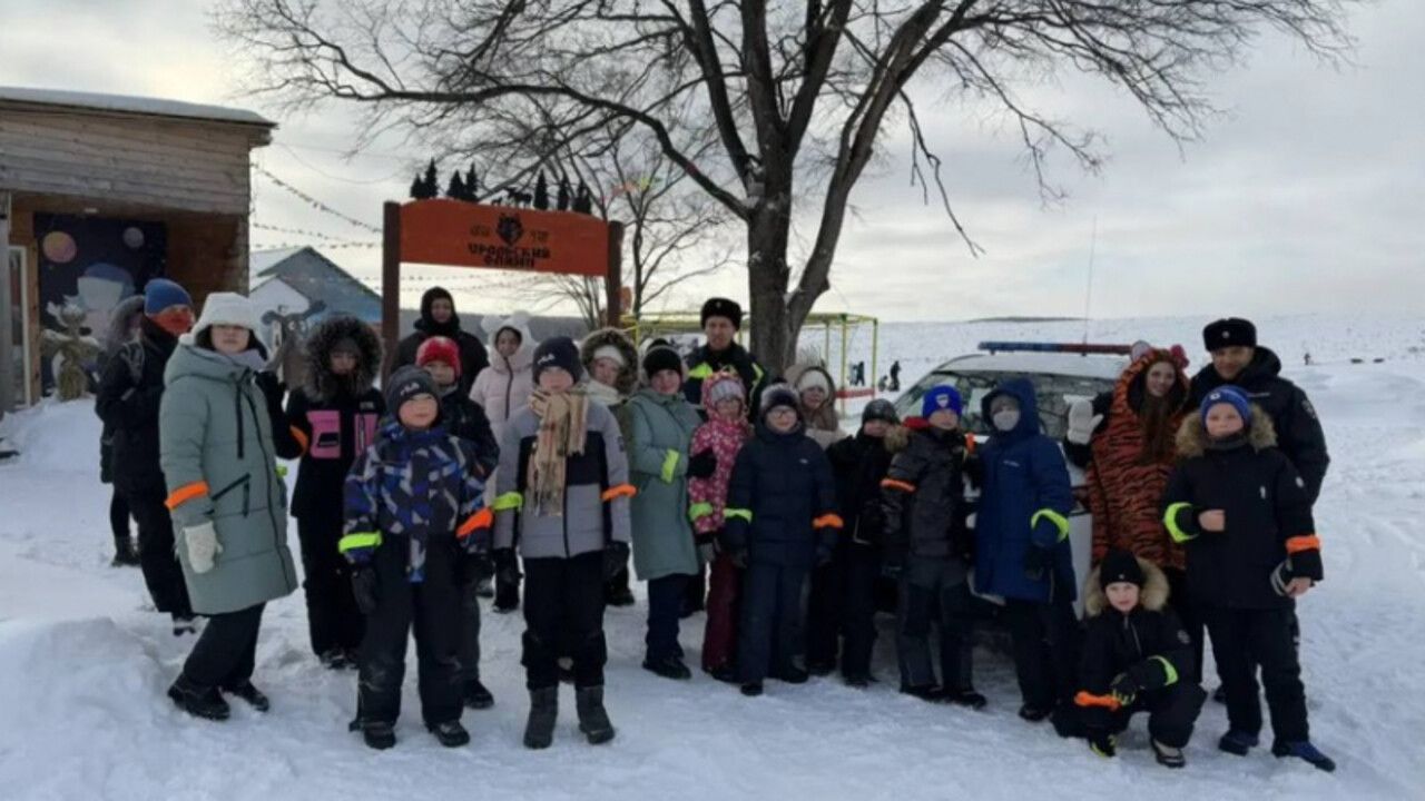 Сотрудники ГИБДД помогли пассажирам застрявшего в Пермском районе автобуса