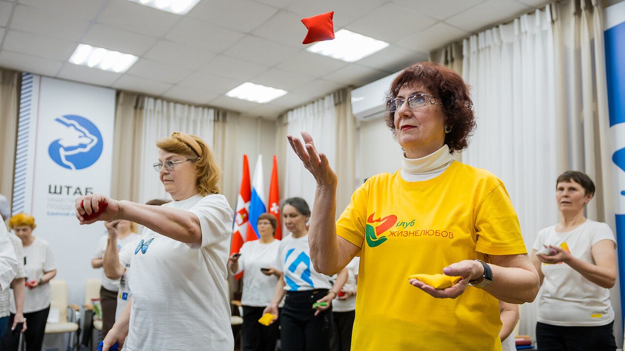 После 40 лет работы на «Мотовилихинских заводах» Людмила Коноплева стала инструктором по нейрогимнастике и благодарит «Единую Россию» за возможность заниматься любимым делом.