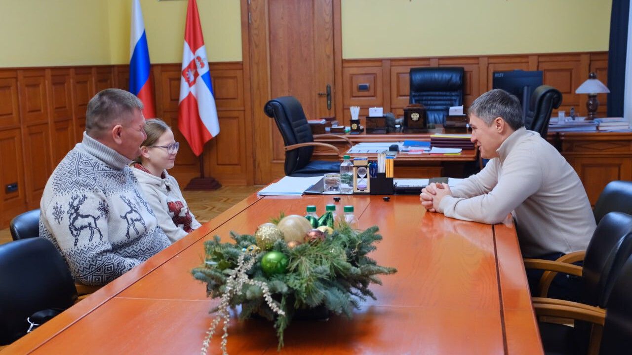 ​Глава Прикамья исполнил новогоднее желание школьницы