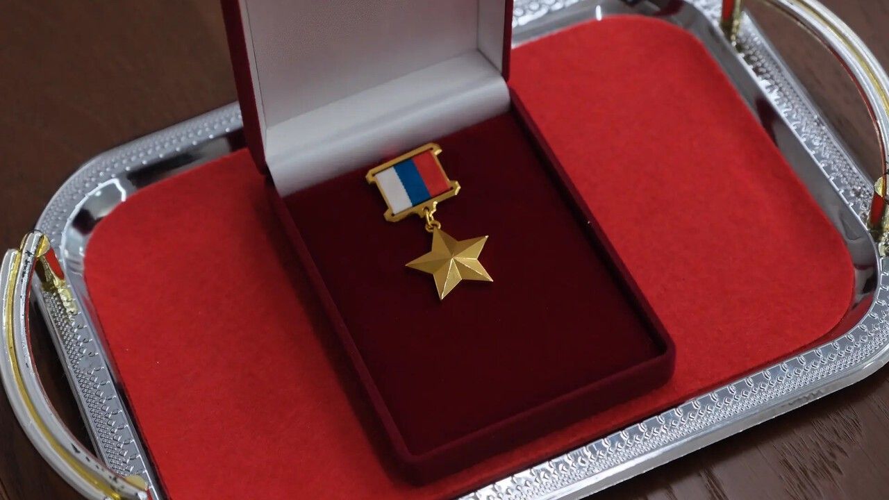 Семье погибшего летчика Ильи Кужлева из Прикамья вручили Звезду Героя России