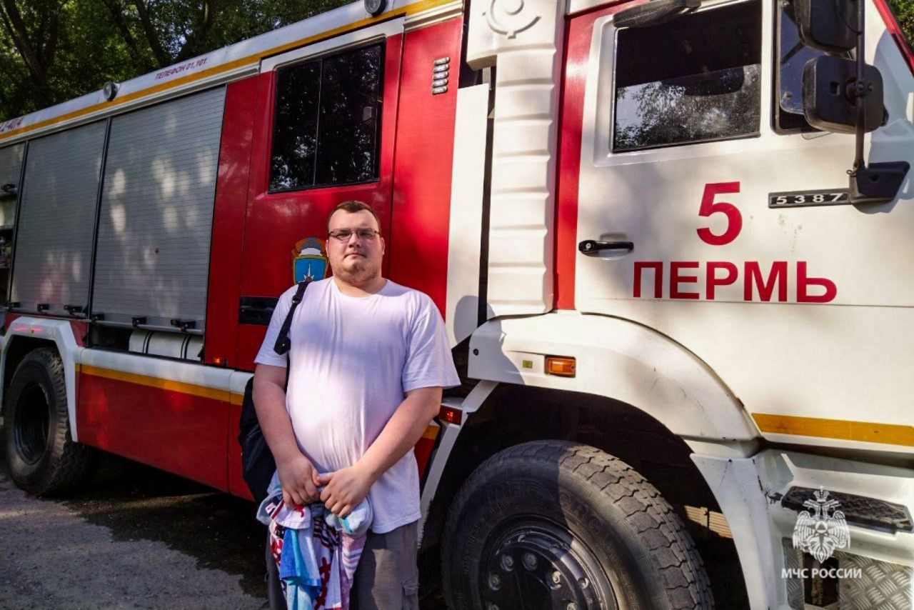 Фото: ГУ МЧС по Пермскому краю / сосед, который принял девочку с 13 этажа