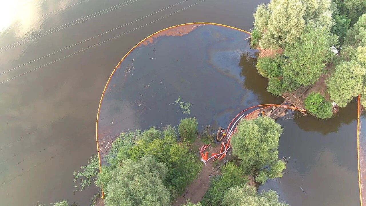 Ликвидация разлива нефтепродуктов на реках Пыж и Мулянка перешла на новый этап