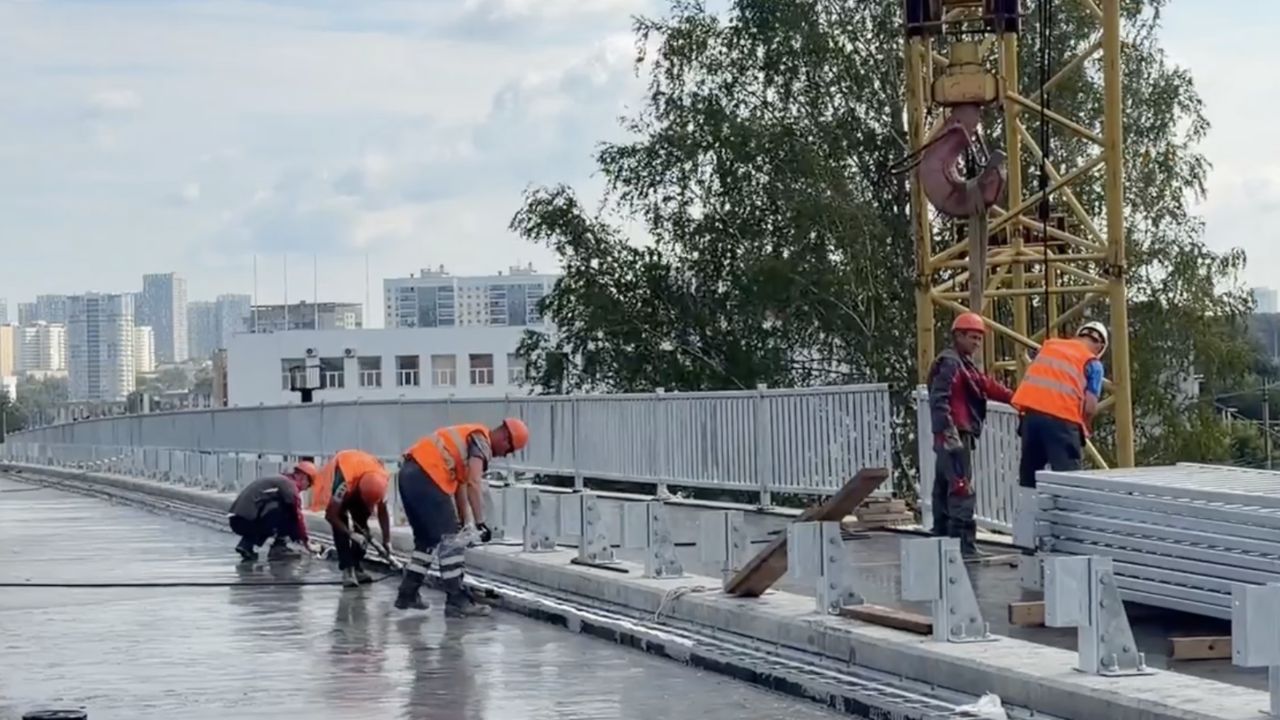 Правое направление путепровода на шоссе Космонавтов в Перми готово на 90%