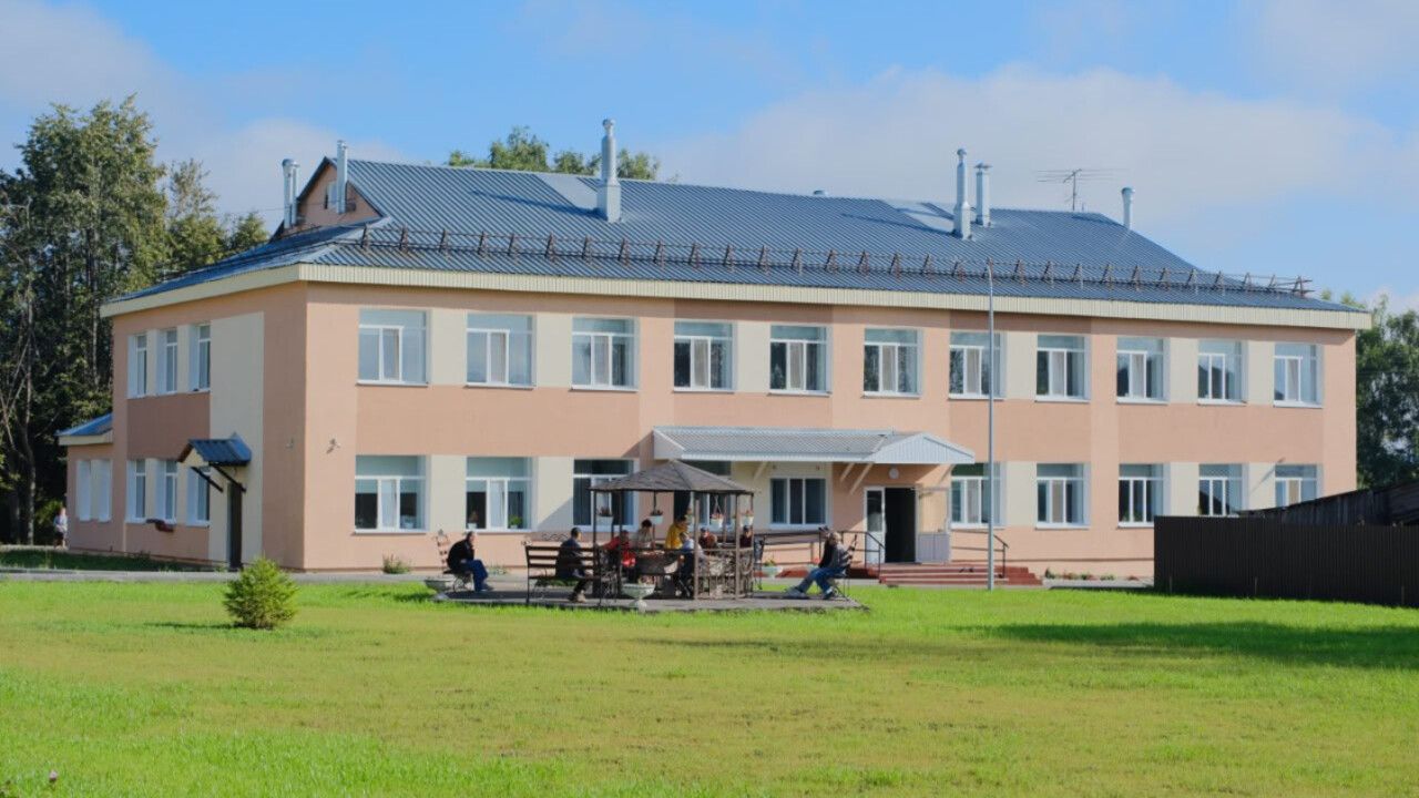 Губернатор Прикамья проверил ход капитального ремонта основного корпуса Озерского центра социального обслуживания в Неволино