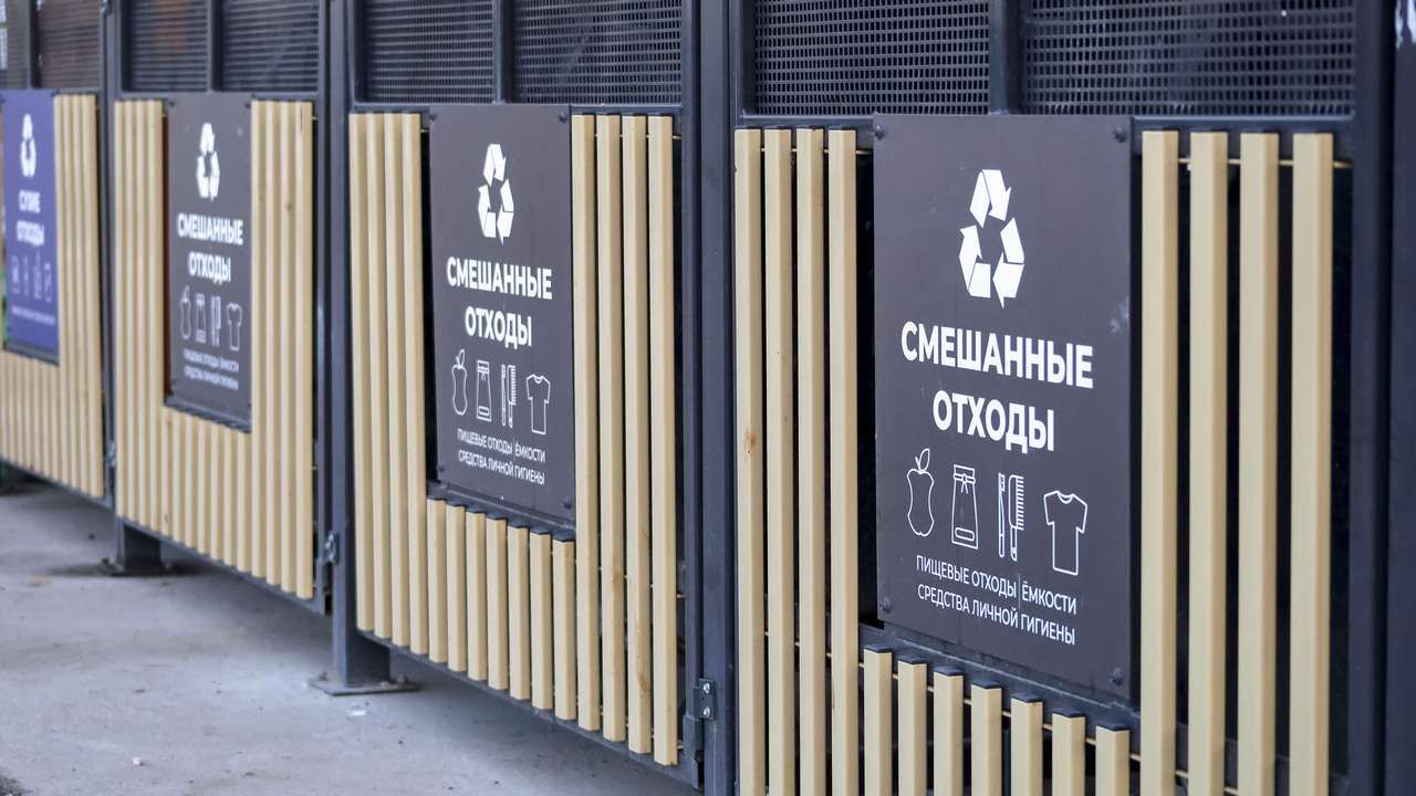Более 100 современных контейнерных площадок для мусора планируется обустроить в Перми до конца 2024 года