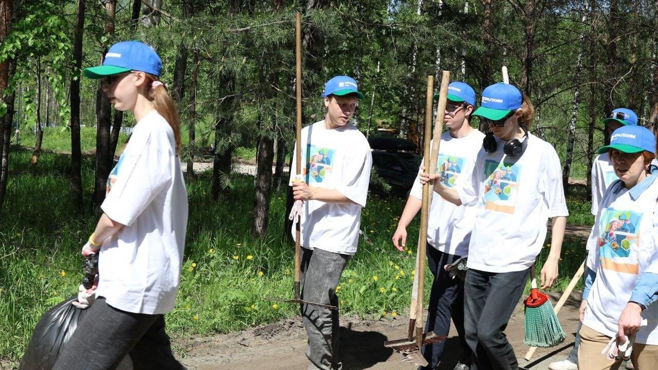 ​Пермские волонтеры провели субботник в геронтологическом центре​