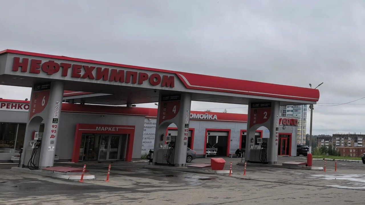 АЗС «Нефтехимпром» прекратили отпуск топлива в канистры в Прикамье