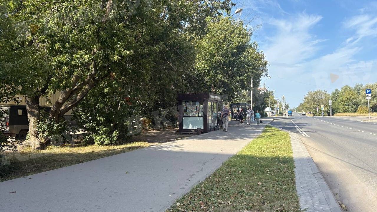 На главной улице микрорайона никаких волнений. Фото: «В курсе.ру» (18+)