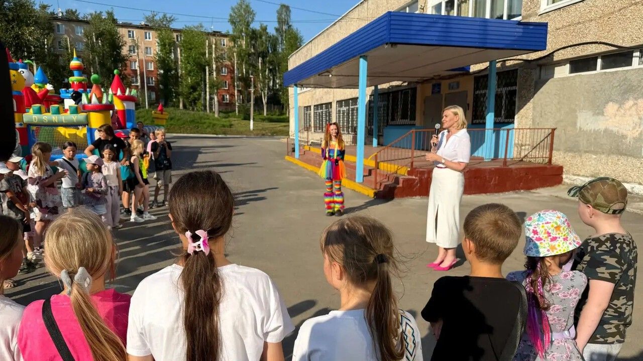 Депутаты-сотрудники филиала «Азот» провели праздники двора в Березниках