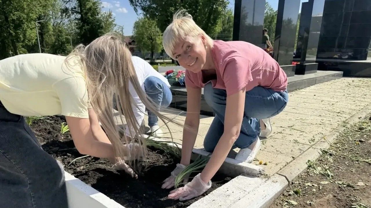 ​«Единая Россия» помогла благоустроить территорию у монумента Неизвестному солдату в селе Уинское