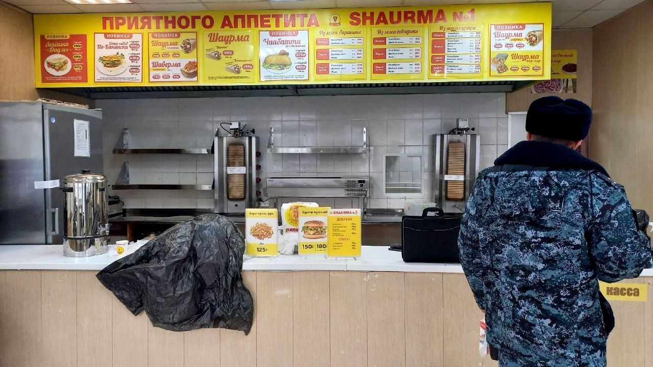 ​В Прикамье приостановлена работа ещё одной шаурмичной из-за нарушений санитарных норм