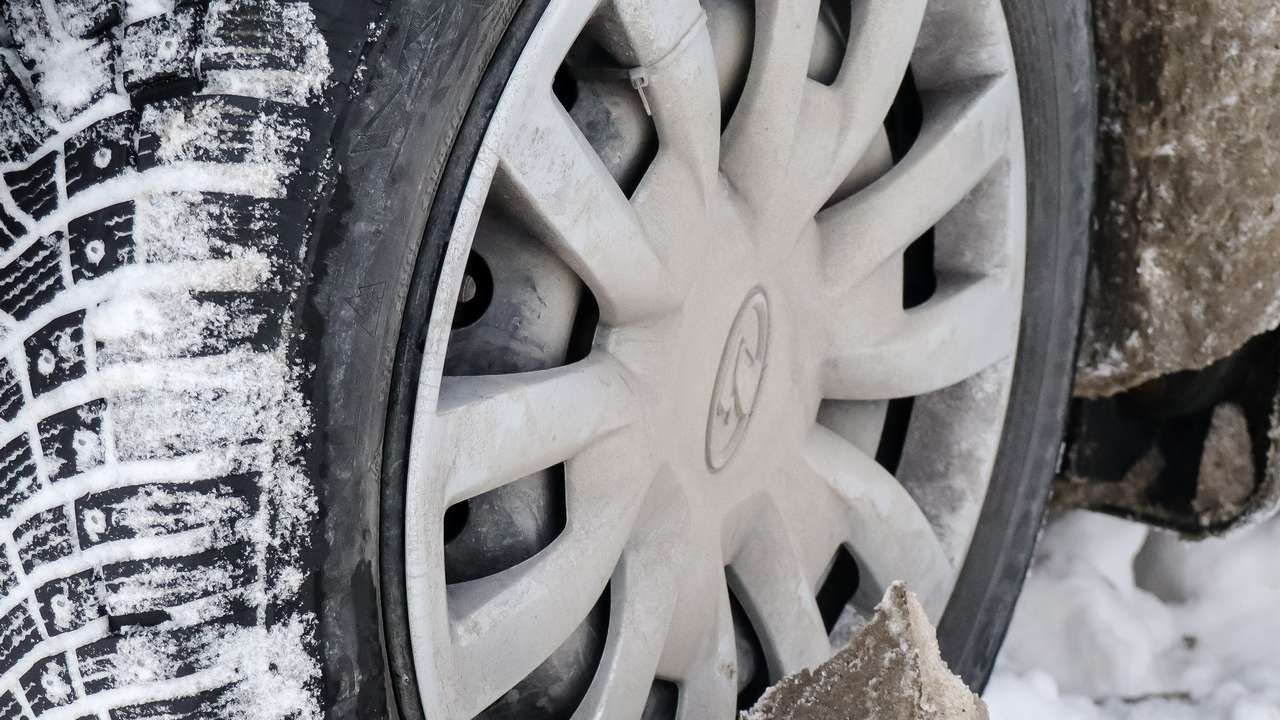 Два автомобиля передало краевое Росимущество министерству обороны РФ