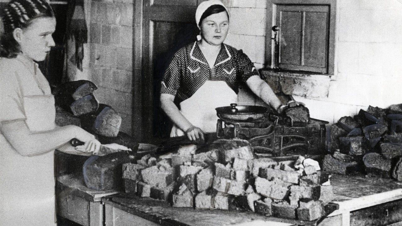 Вырвал кусок хлеба из рук. О чем писали пермяки, побывавшие на оккупированных территориях СССР