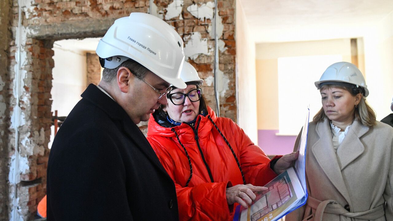 Эдуард Соснин проверил ход капремонта социальных объектов в Индустриальном районе Перми