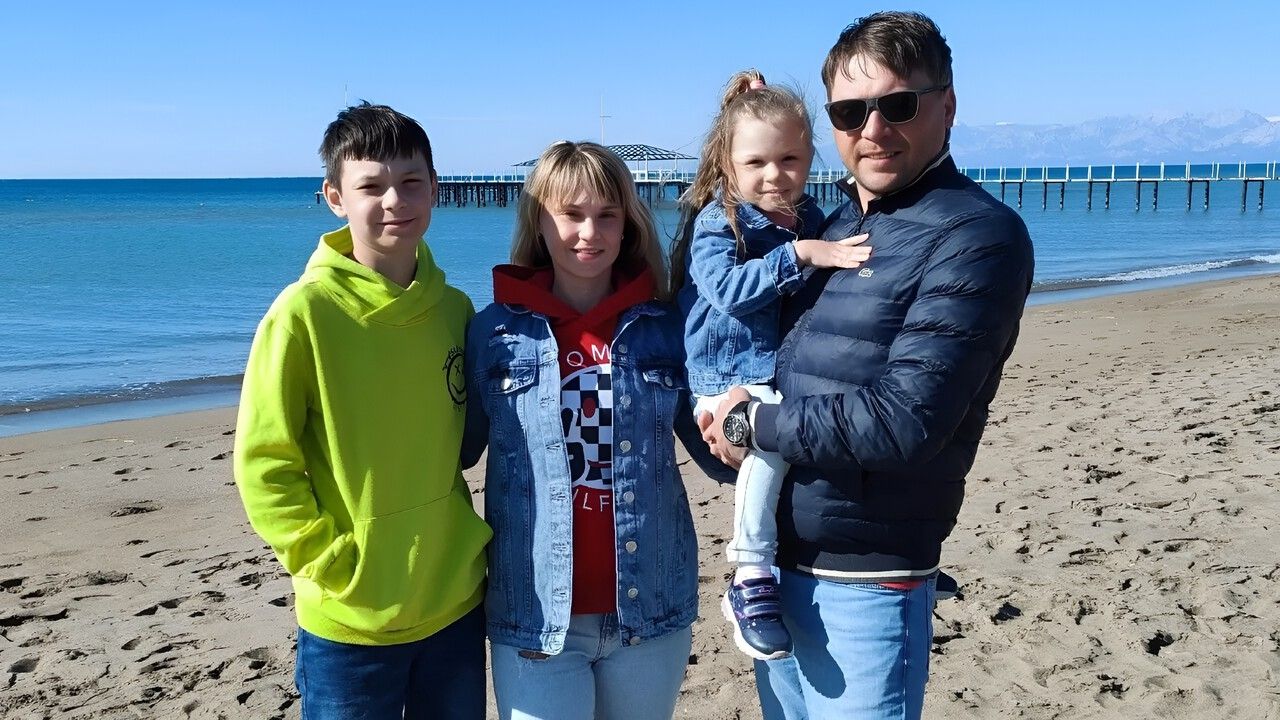 История одной семьи из Прикамья: школьные друзья встретились спустя годы и теперь растят детей