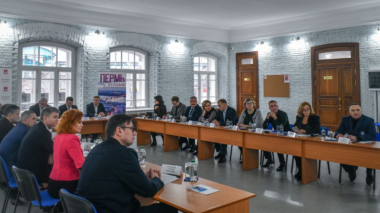 ​На заседаниях Советов директоров Мотовилихинского и Индустриального районов Перми обсудили подготовку к Новому году