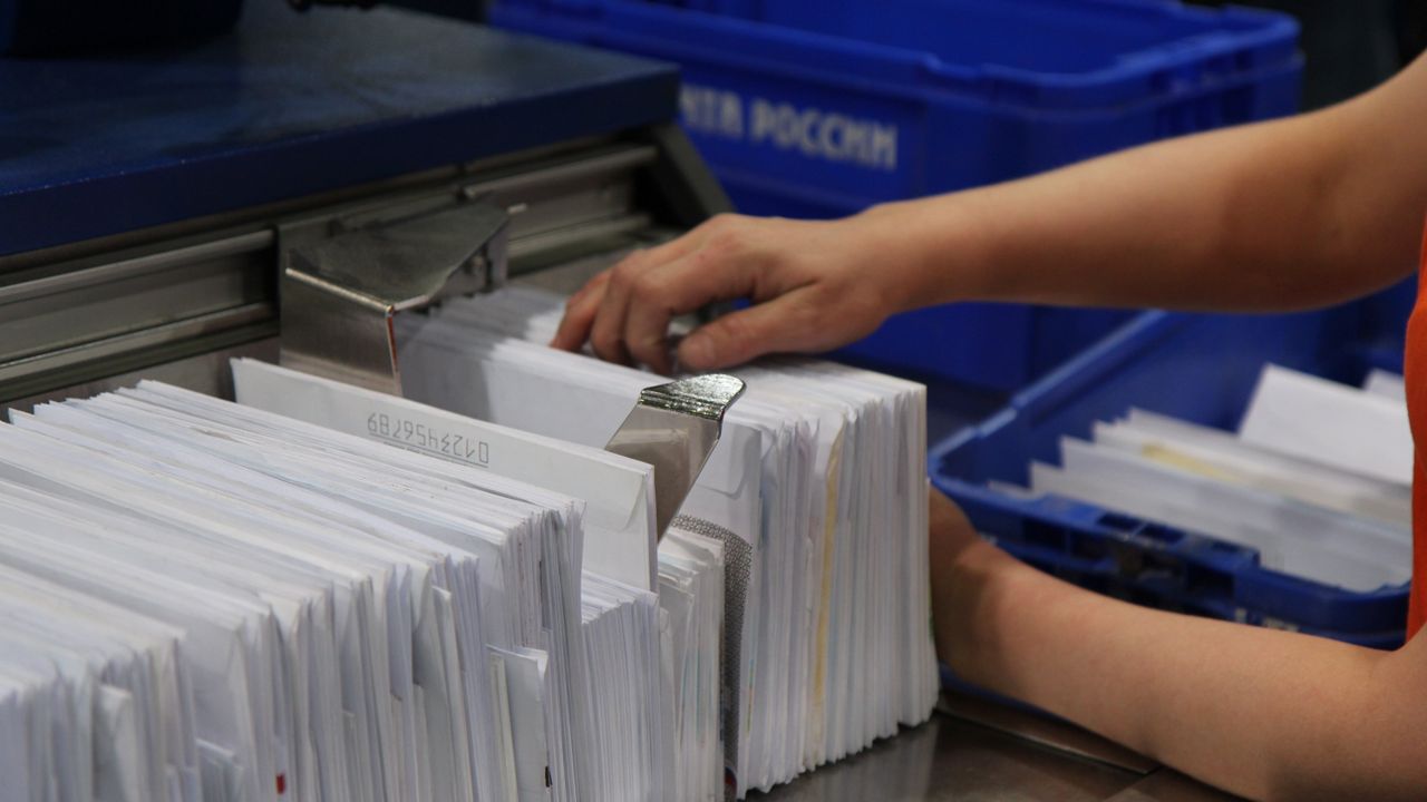 Жители Прикамья могут оплатить налоги сразу при получении уведомлений на почте