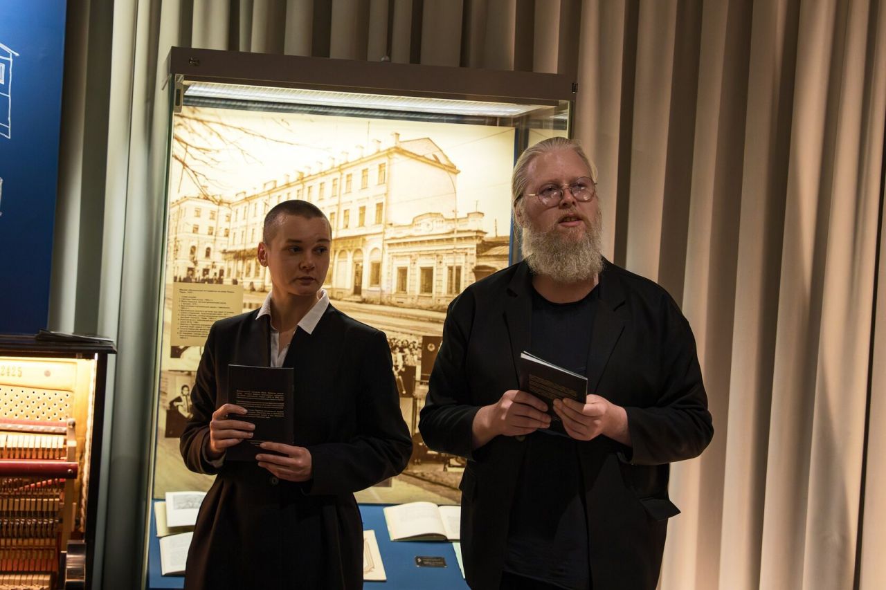 Драматург Елена Растянис и режиссер Иван Кустов. Фото: театр «Открытый код»