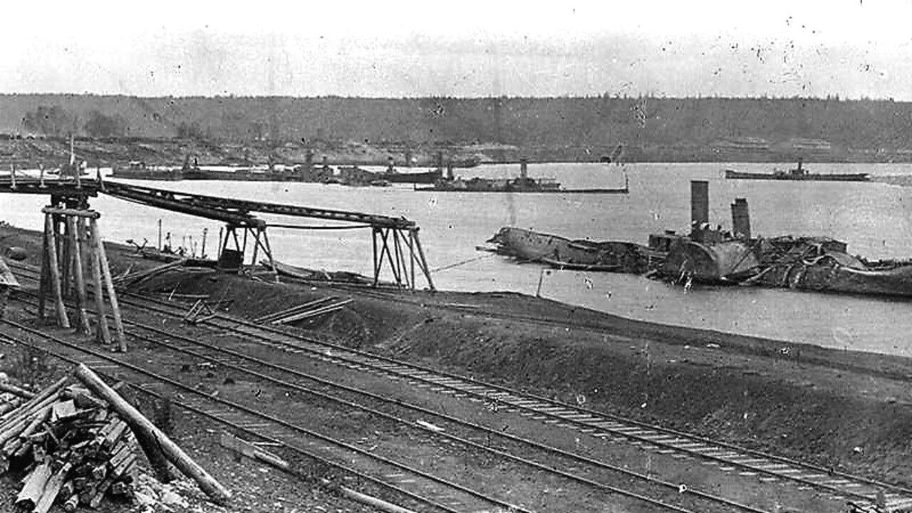 Устами очевидцев: оставляя Пермь, белогвардейские войска уничтожили провизию, предприятия и флот