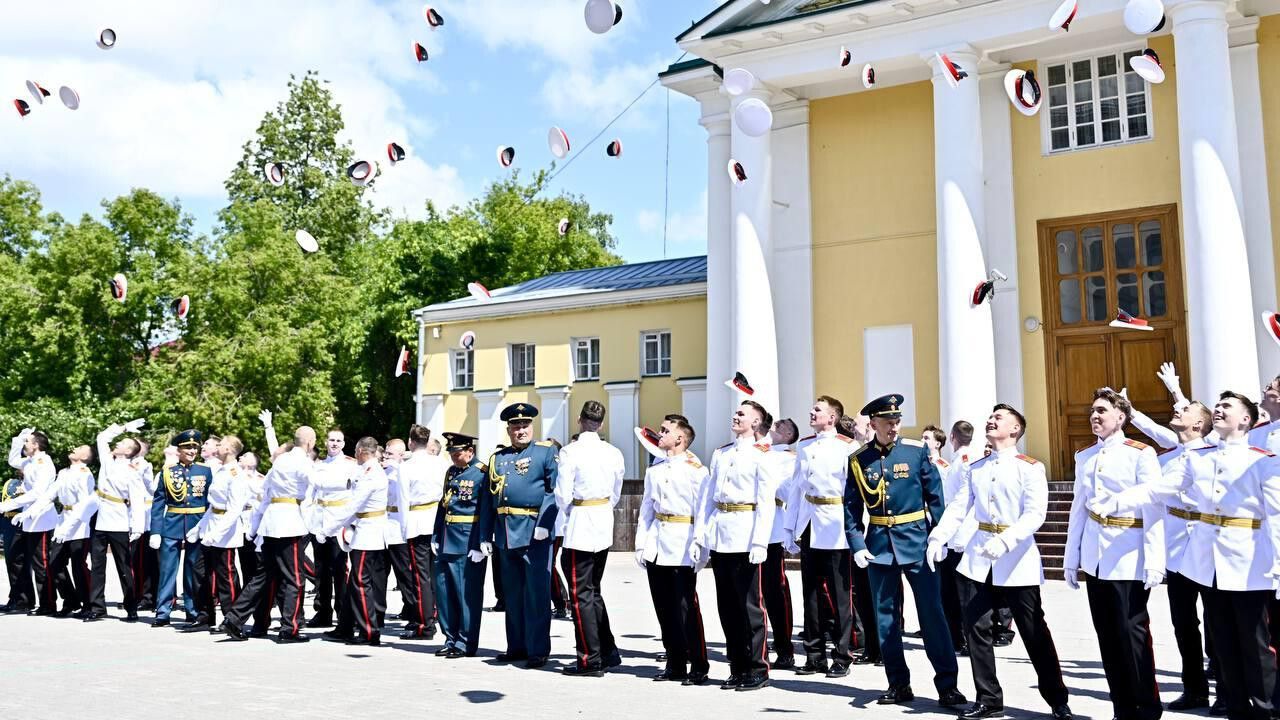 ​Губернатор Прикамья Дмитрий Махонин вручил аттестаты лучшим суворовцам