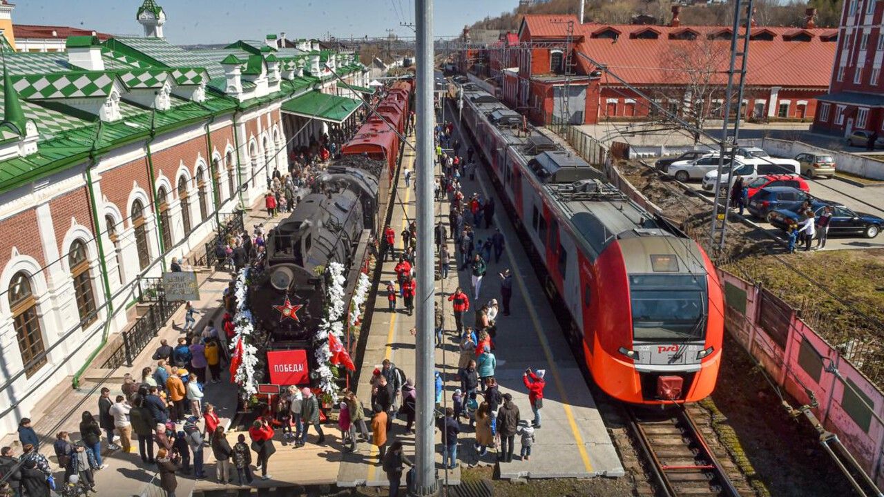 Губернатор Прикамья поздравил с днем работника железнодорожного транспорта