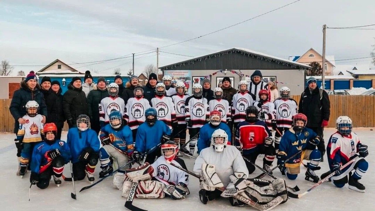 В Башкултаево прошло открытие раздевалки для хоккеистов