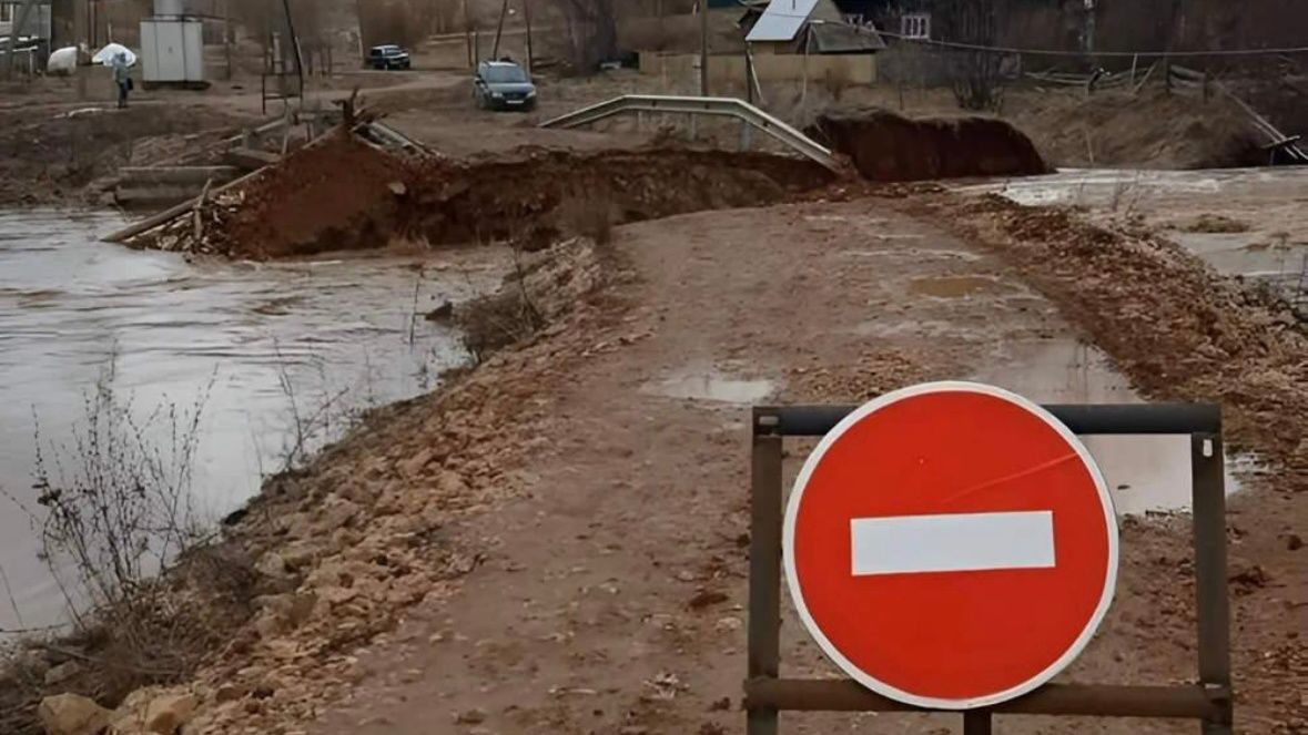 В Ильинском округе мост через реку Гаревая, смытый мощным паводком, пообещали восстановить летом 