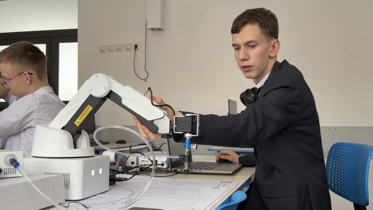 ​В Перми школьники начали осваивать промышленную робототехнику на отечественном оборудовании