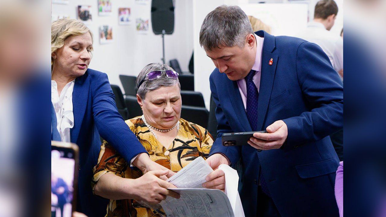 Губернатор Пермского края обсудил с общественниками благоустройство территорий и ремонт социальных объектов