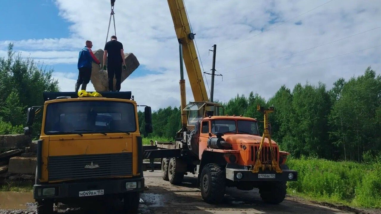 В Кизеловском округе открыли временный объезд к поселку Южный Коспашский после обрушения моста