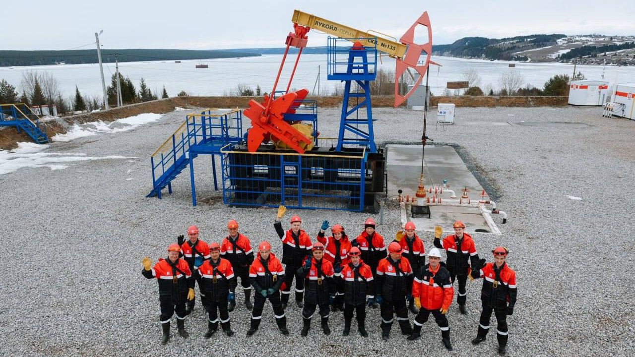 ​Дмитрий Махонин поздравил нефтяников и газовиков Прикамья с профессиональным праздником