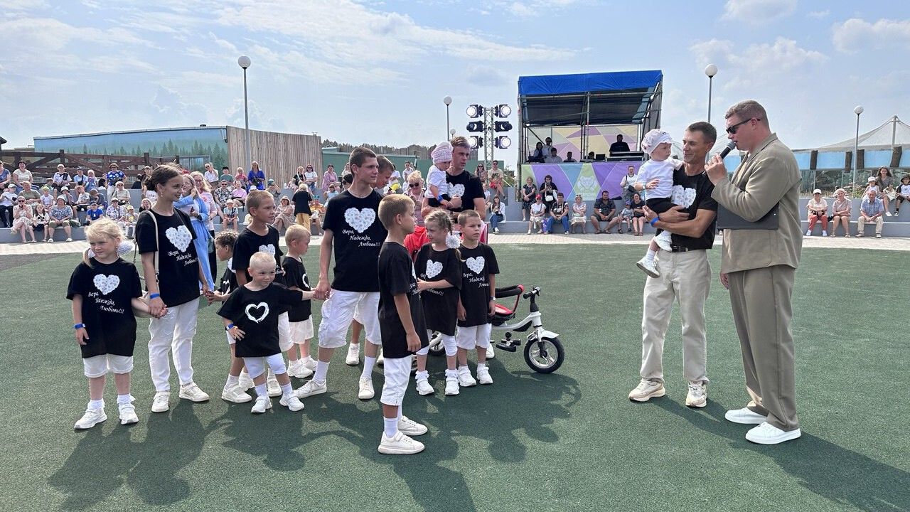 Пермская семья с 19 детьми получила высшую награду на всероссийском конкурсе «Семья года» 