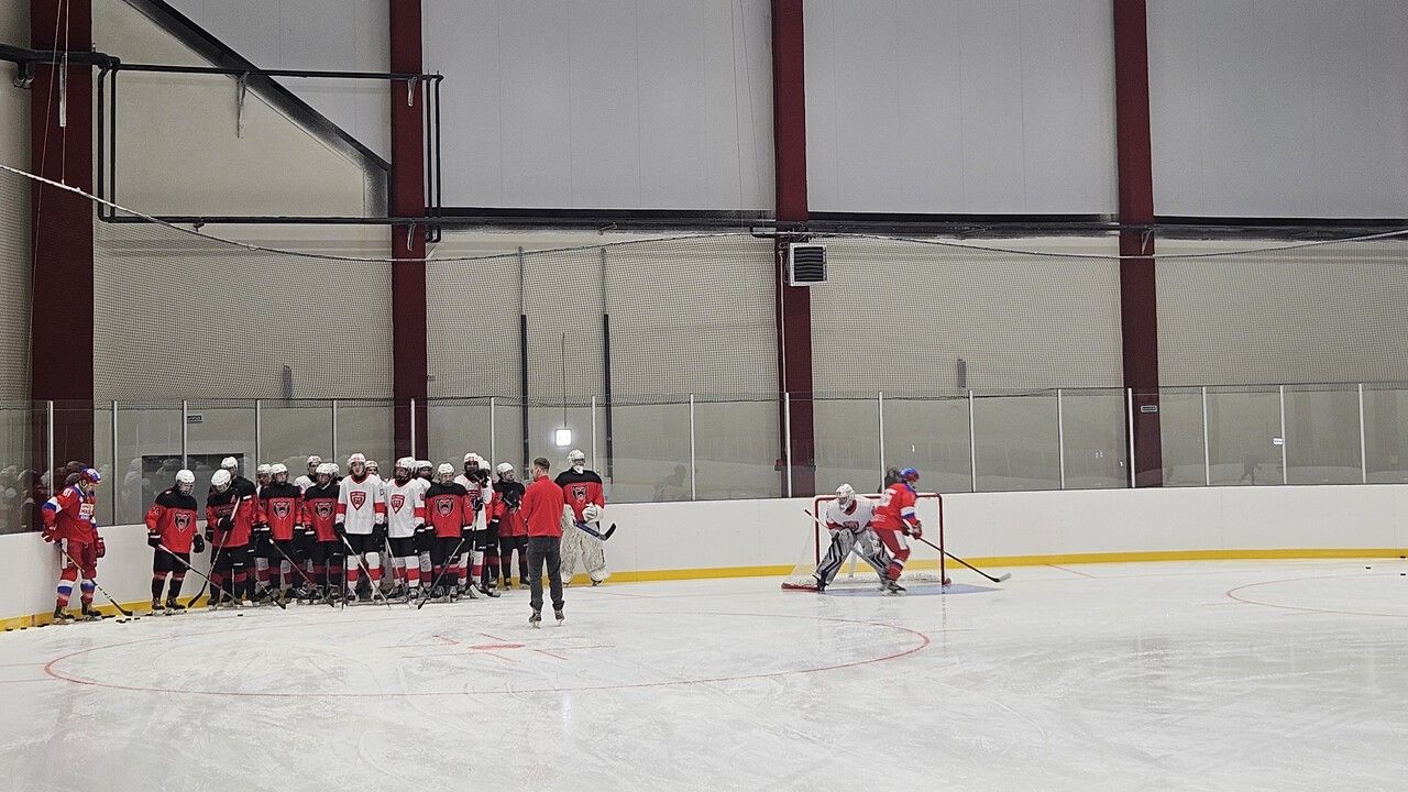 ​В Перми открыли ледовый комплекс «Красная машина» в микрорайоне Ива