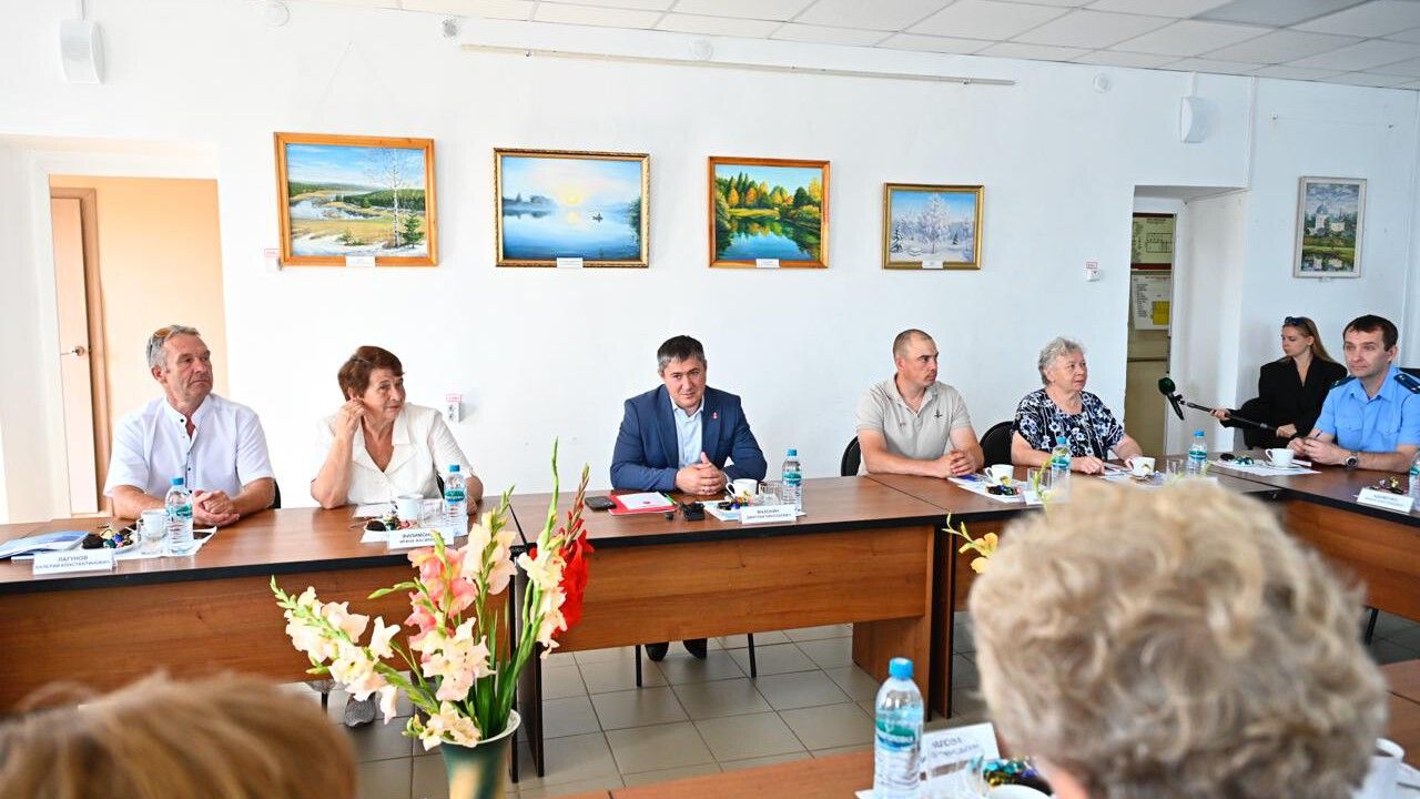 ​Губернатор Пермского края Дмитрий Махонин встретился с активом Карагайского округа для обсуждения важных для муниципалитета вопросов