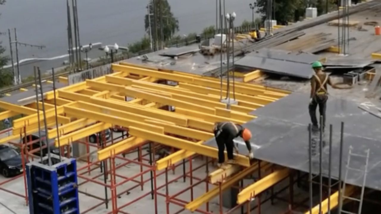 ​Каркас будущей гостиницы на улице Окулова в Перми достиг четвертого этажа