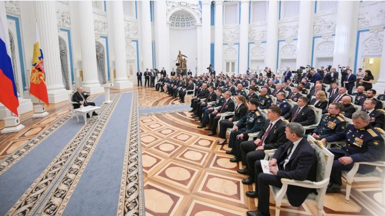 Президент РФ встретился с выпускниками «Время героев», среди которых был инспектор из Прикамья